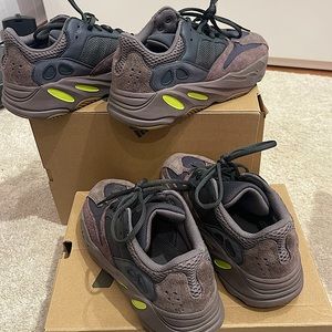 YEEZY BOOST 700 'MAUVE''